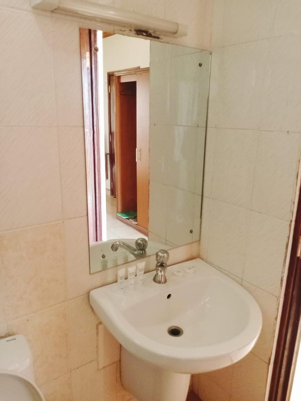 Golden Gates Hotel Thuthuriki Екстериор снимка