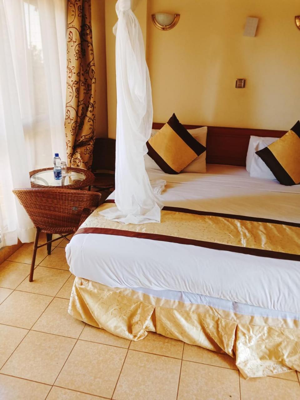 Golden Gates Hotel Thuthuriki Екстериор снимка