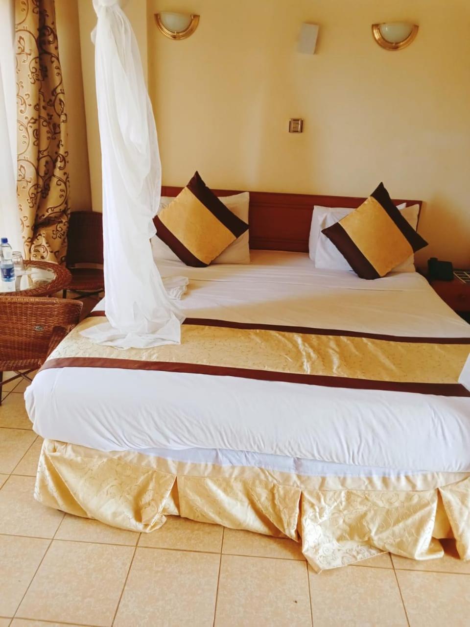 Golden Gates Hotel Thuthuriki Екстериор снимка