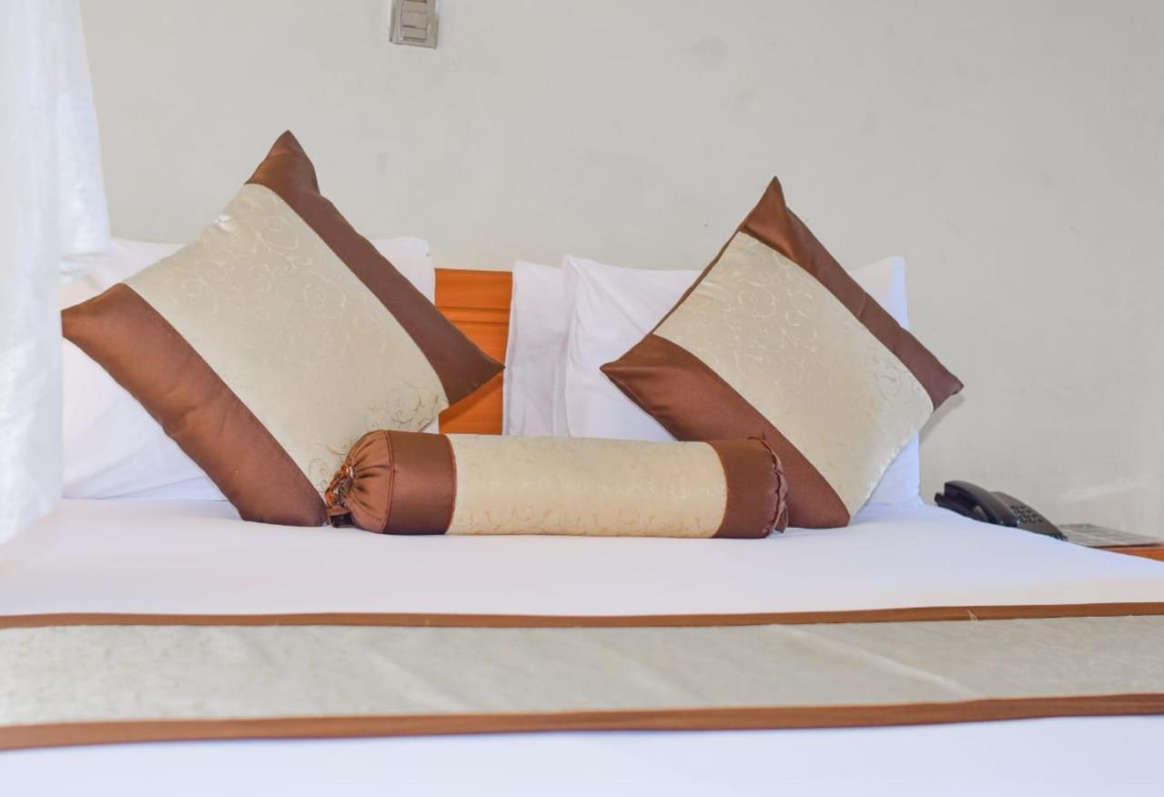 Golden Gates Hotel Thuthuriki Екстериор снимка